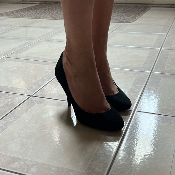 Steve Madden suede heels. Worn once - Picture 4 of 5